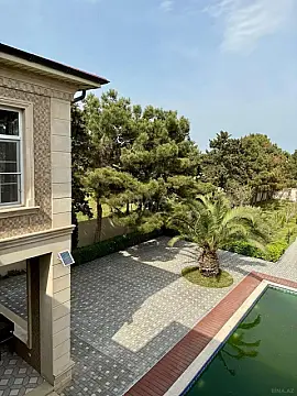 Satılır 7 otaqlı həyət evi 390.7 m²
