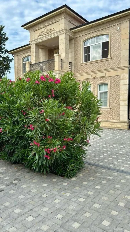 Satılır 7 otaqlı həyət evi 390.7 m²