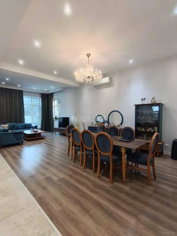 Satılır 7 otaqlı həyət evi 390.7 m²