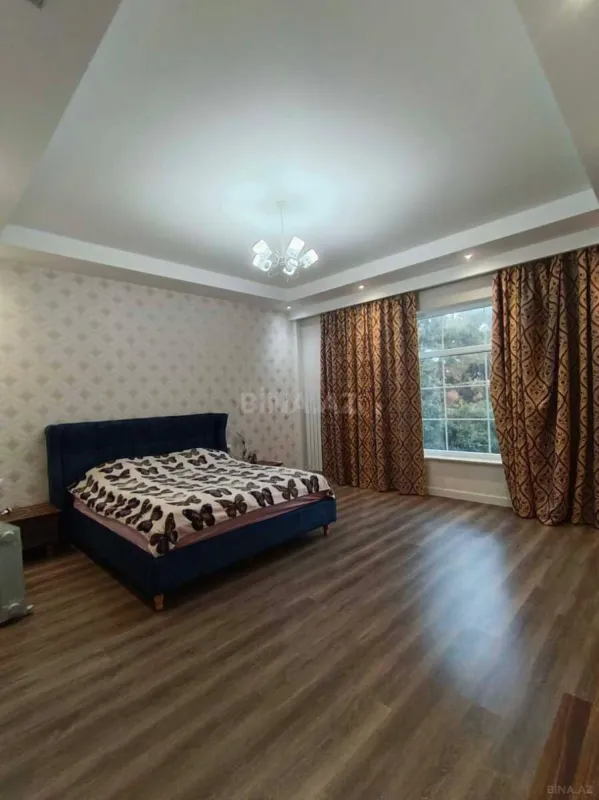Satılır 7 otaqlı həyət evi 390.7 m²
