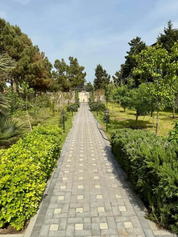 Satılır 7 otaqlı həyət evi 390.7 m²