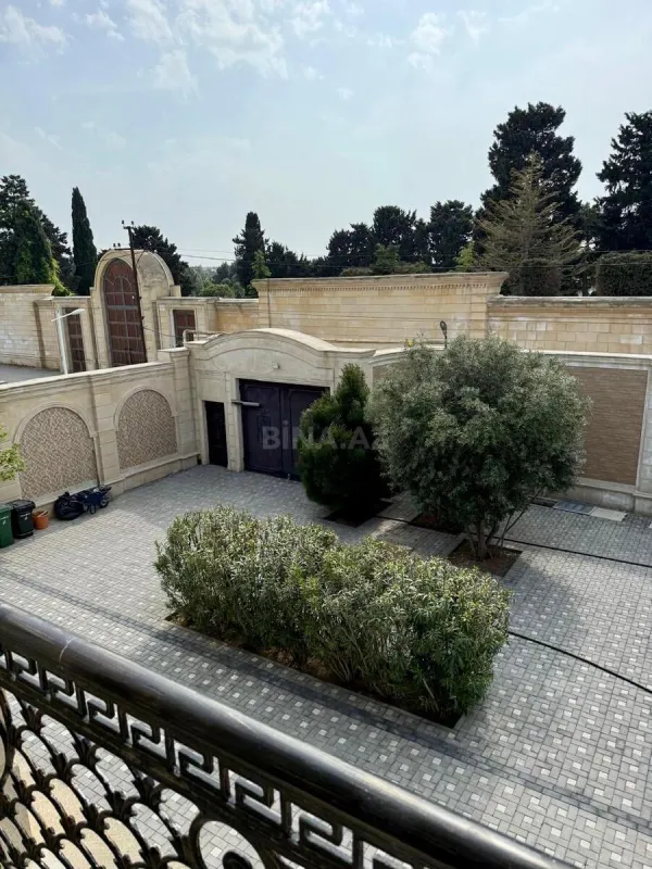 Satılır 7 otaqlı həyət evi 390.7 m²