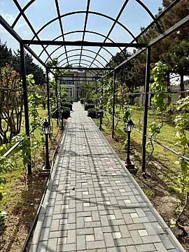 Satılır 7 otaqlı həyət evi 390.7 m²