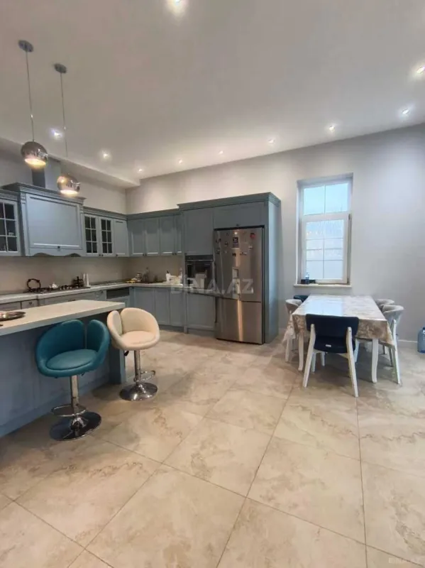Satılır 7 otaqlı həyət evi 390.7 m²