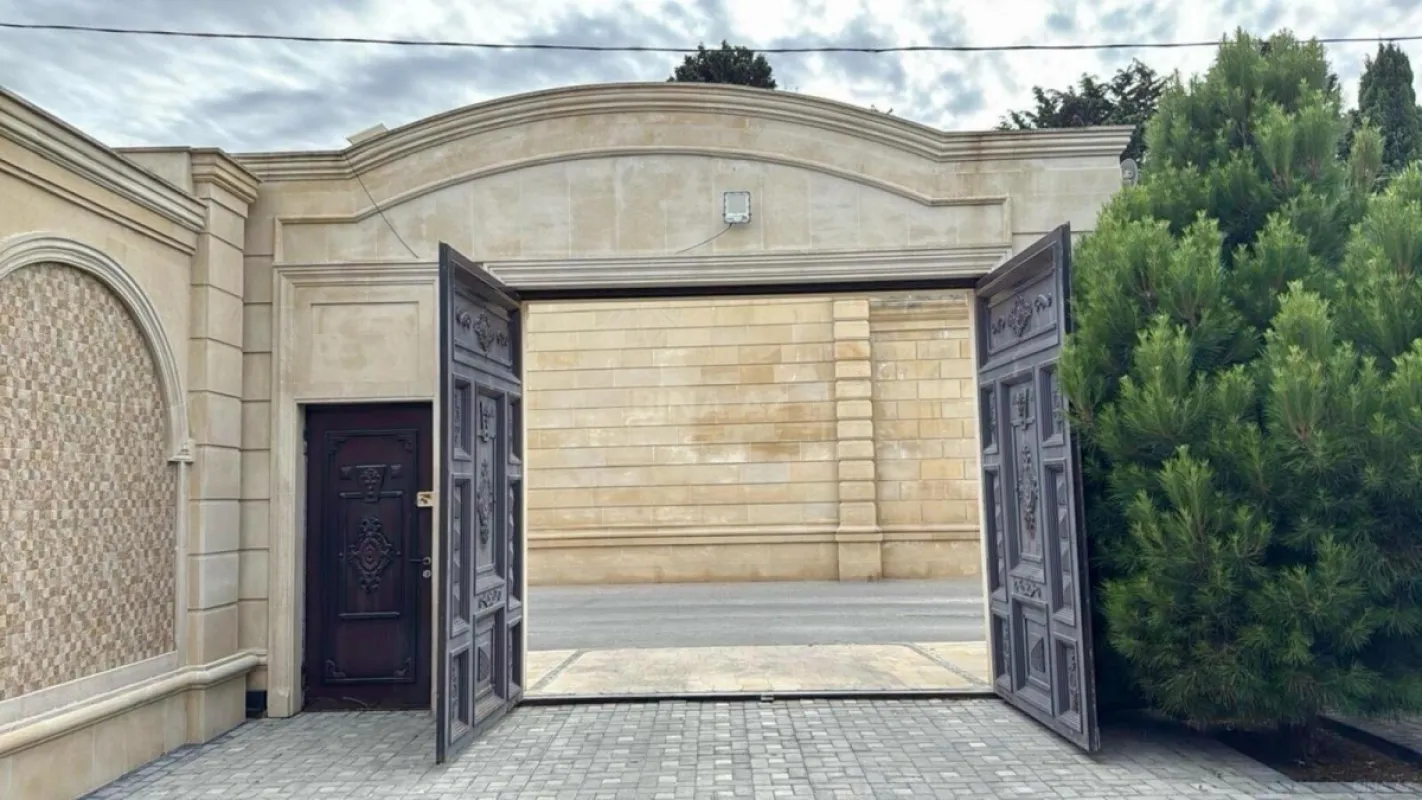Satılır 7 otaqlı həyət evi 390.7 m²