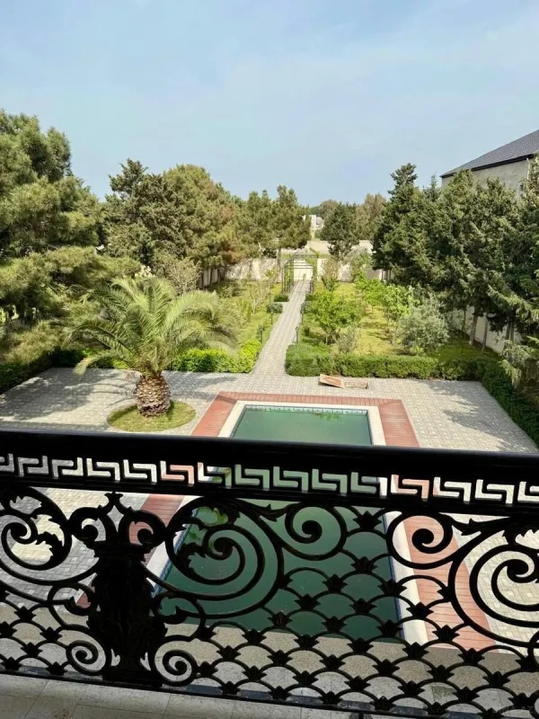 Satılır 7 otaqlı həyət evi 390.7 m²