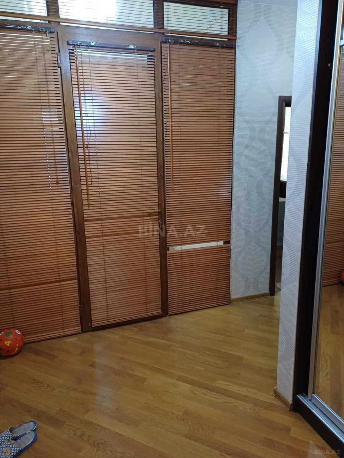Satılır 3 otaqlı mənzil 117 m²