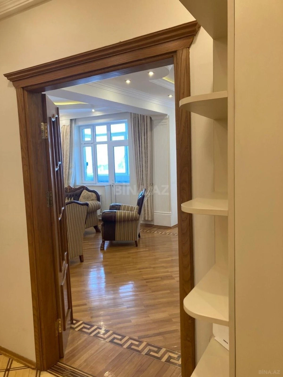 Kirayə verilir 3 otaqlı mənzil 130 m²