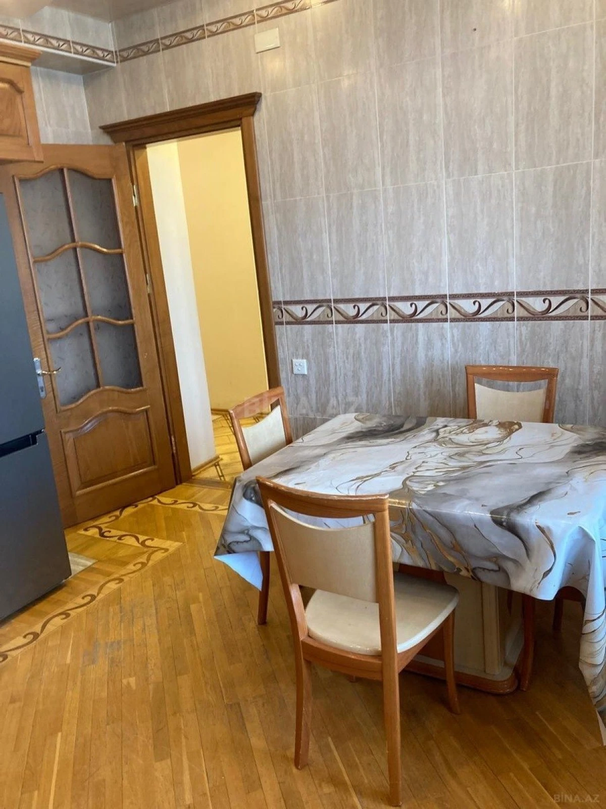 Kirayə verilir 3 otaqlı mənzil 130 m²