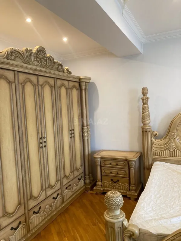 Kirayə verilir 3 otaqlı mənzil 130 m²