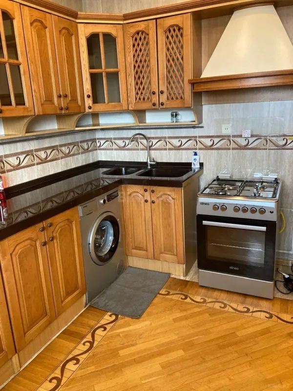 Kirayə verilir 3 otaqlı mənzil 130 m²