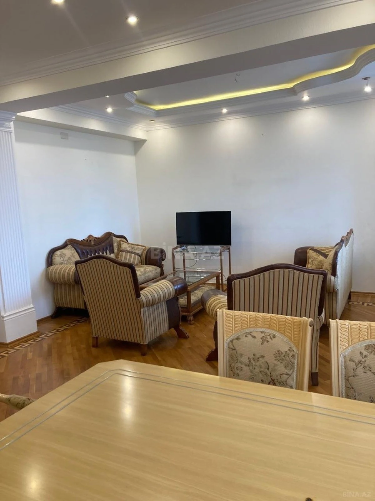 Kirayə verilir 3 otaqlı mənzil 130 m²
