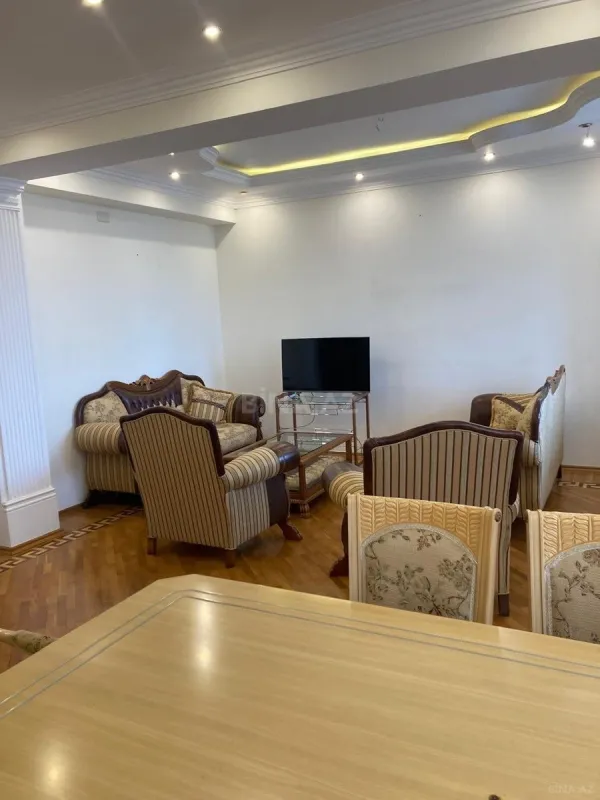 Kirayə verilir 3 otaqlı mənzil 130 m²