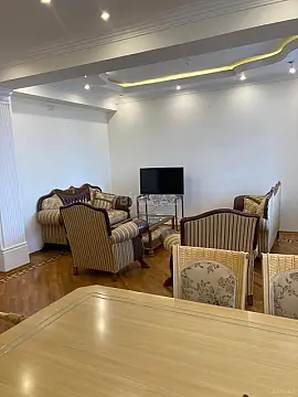 Kirayə verilir 3 otaqlı mənzil 130 m² — Bakı, 8-ci mikrorayon 3 otaq 130.00 m²
