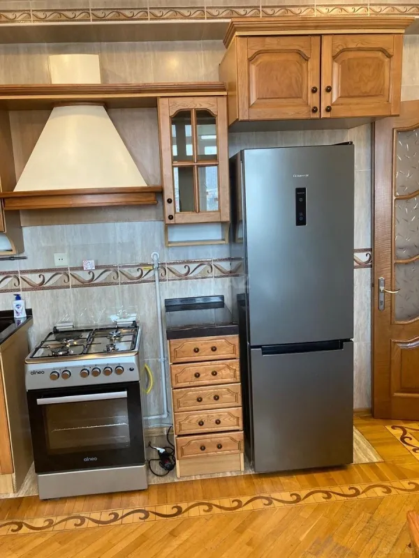 Kirayə verilir 3 otaqlı mənzil 130 m²