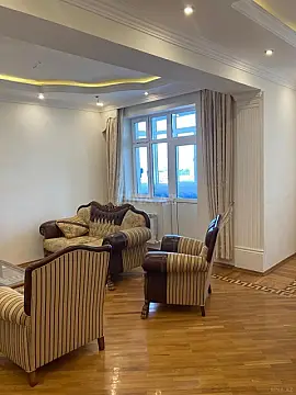 Kirayə verilir 3 otaqlı mənzil 130 m²