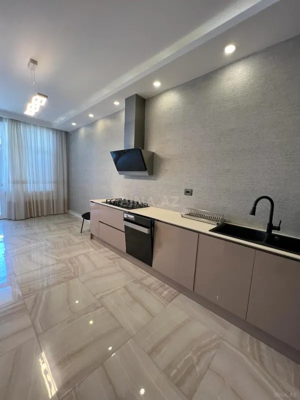Satılır 3 otaqlı mənzil 141 m²