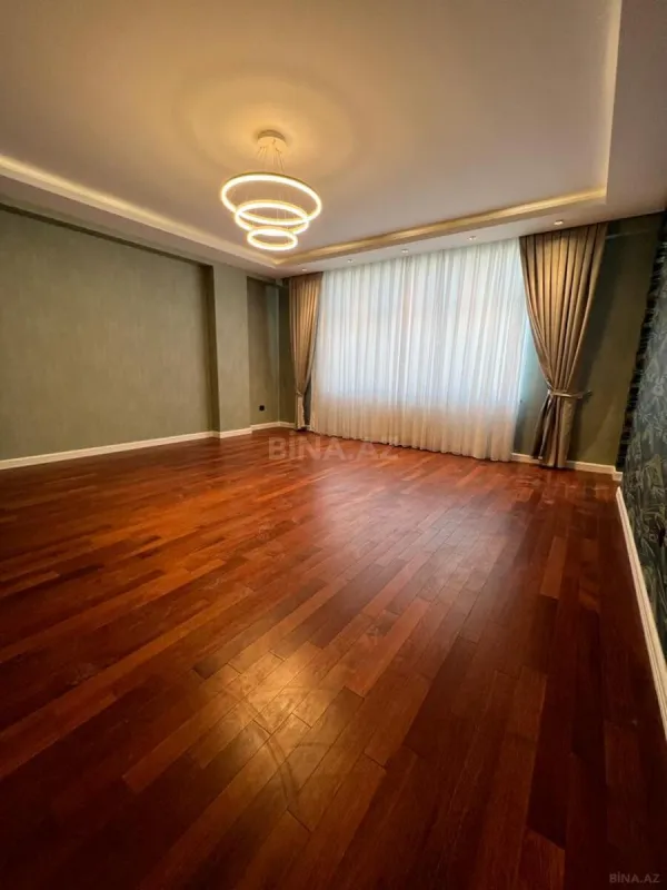 Satılır 3 otaqlı mənzil 141 m²