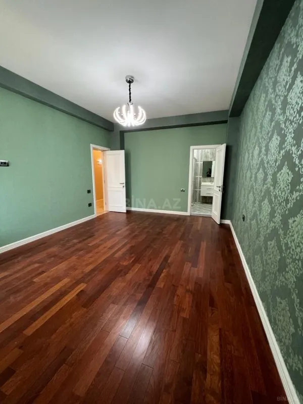 Satılır 3 otaqlı mənzil 141 m²