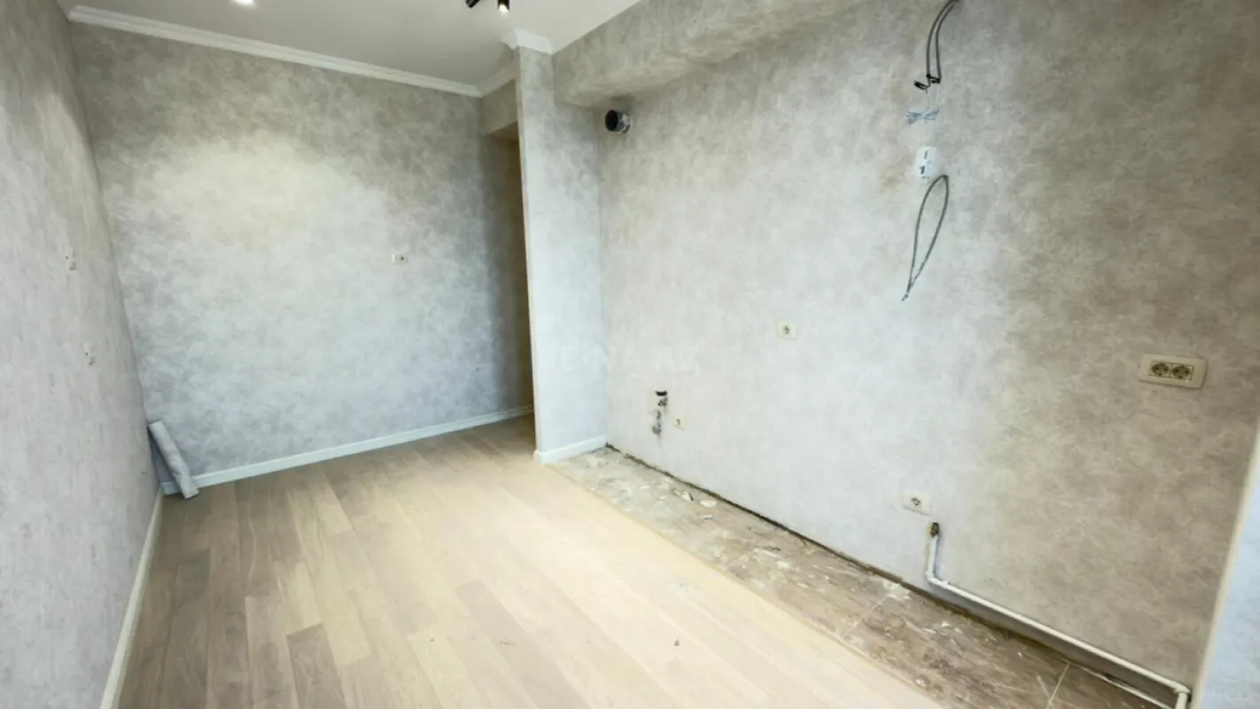 Satılır 4 otaqlı mənzil 104 m²