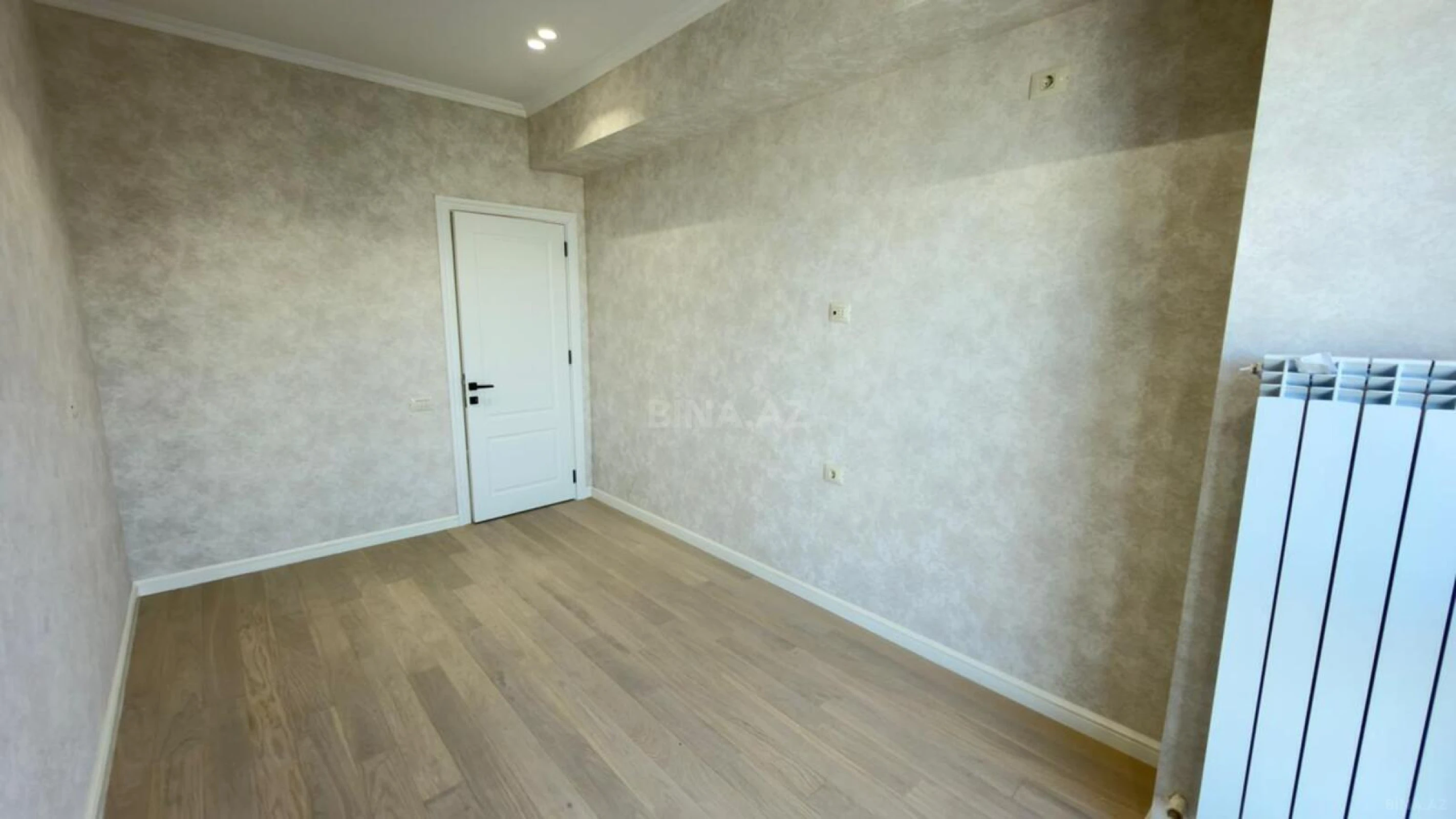 Satılır 4 otaqlı mənzil 104 m²