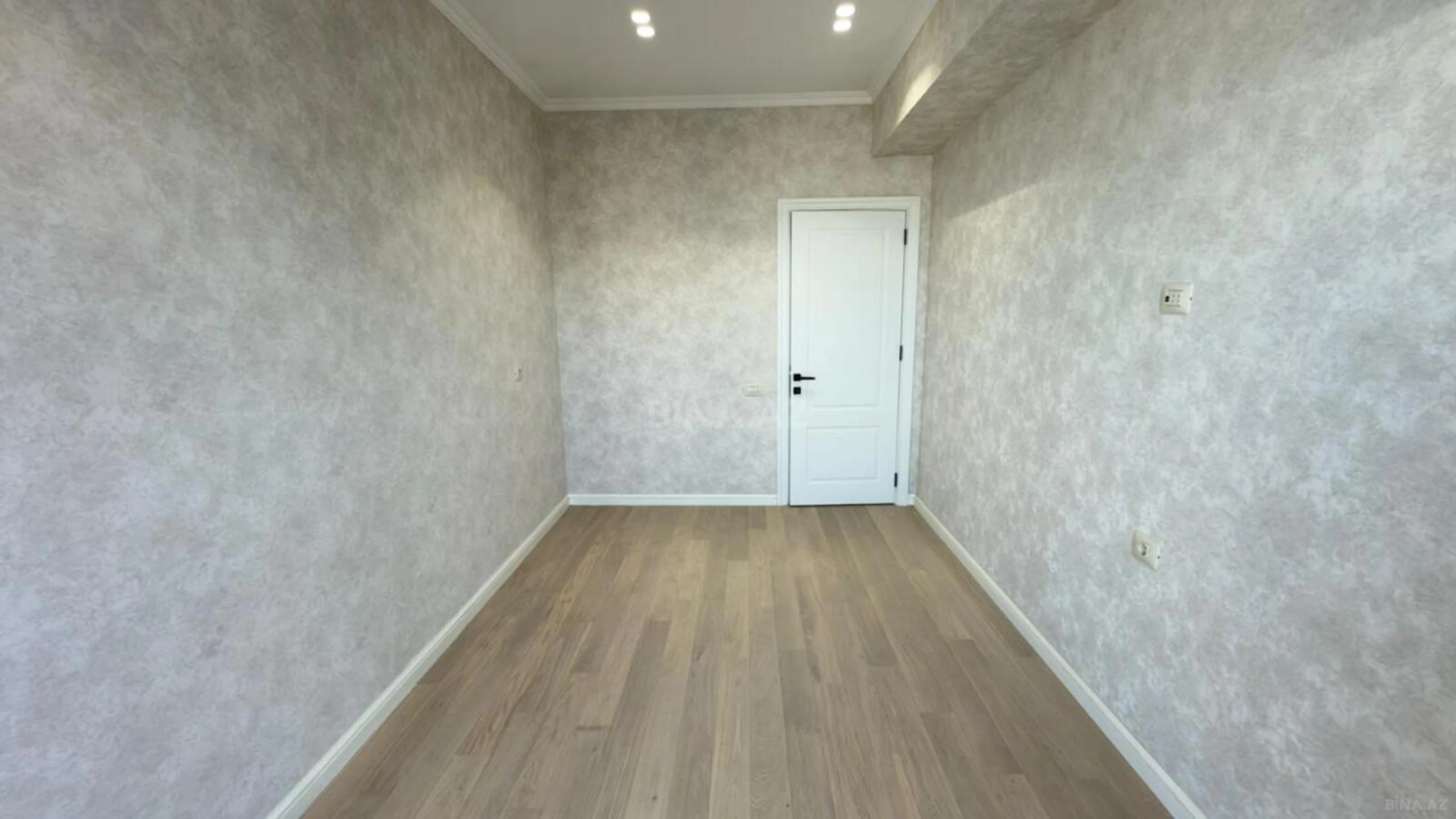 Satılır 4 otaqlı mənzil 104 m²