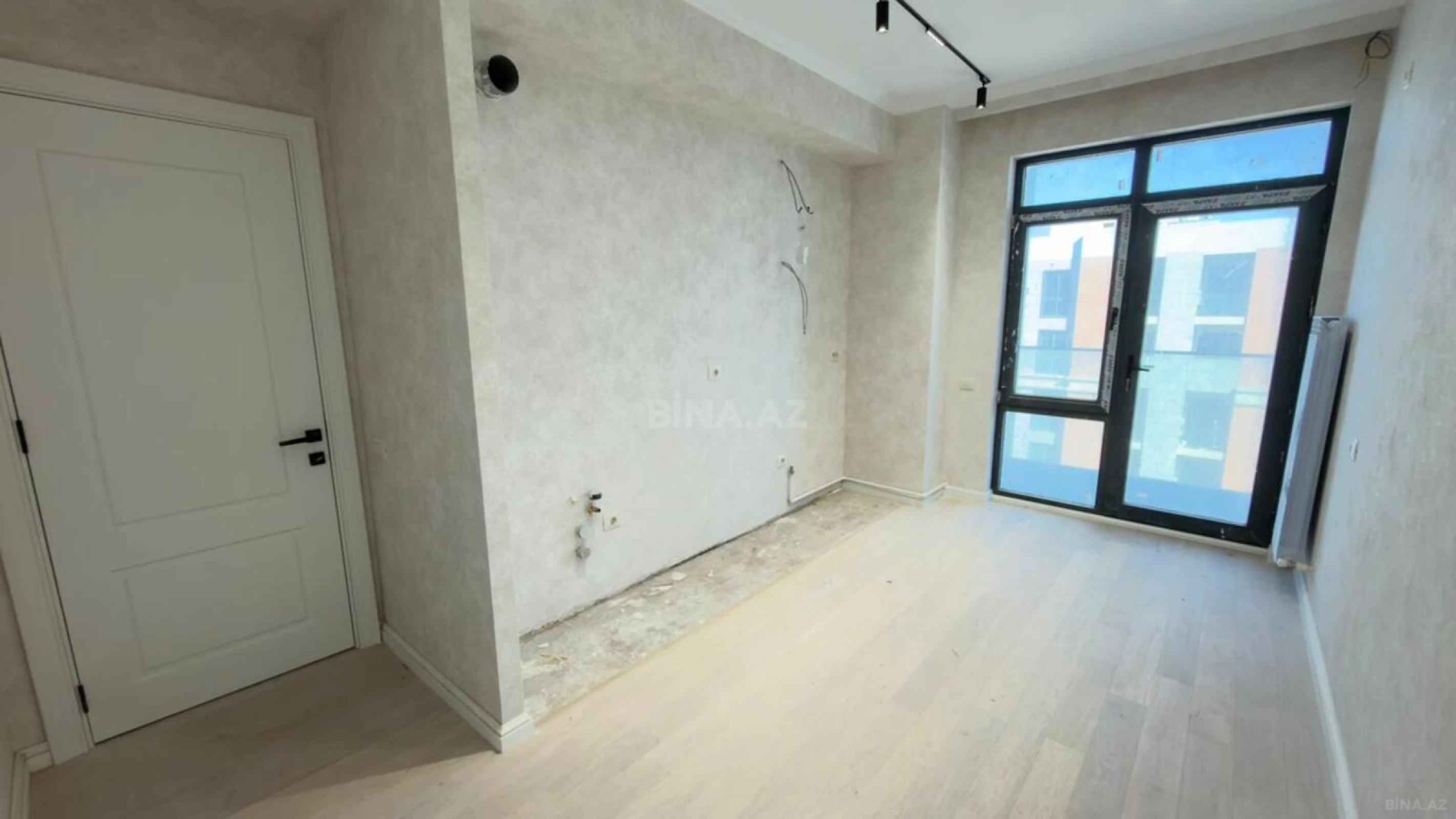 Satılır 4 otaqlı mənzil 104 m²