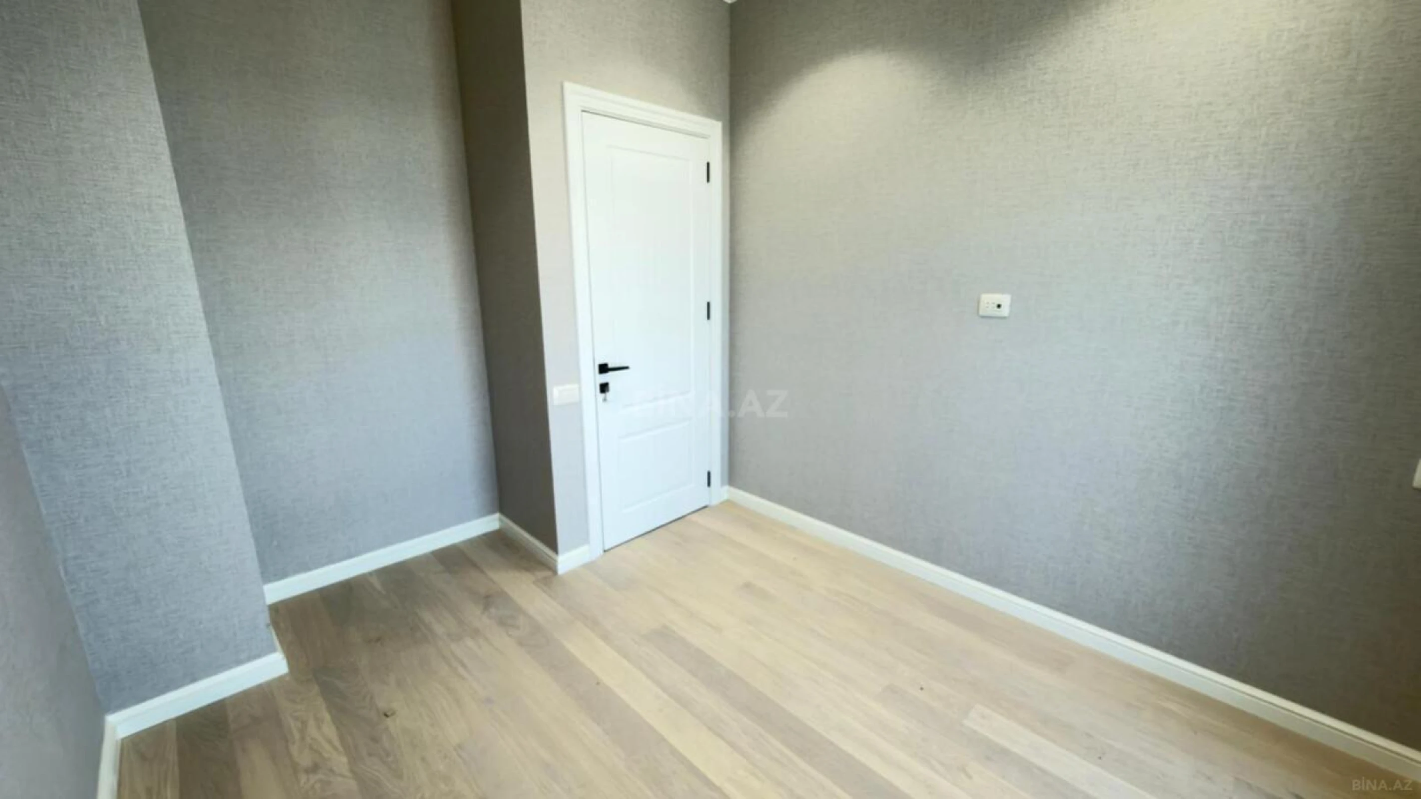 Satılır 4 otaqlı mənzil 104 m²