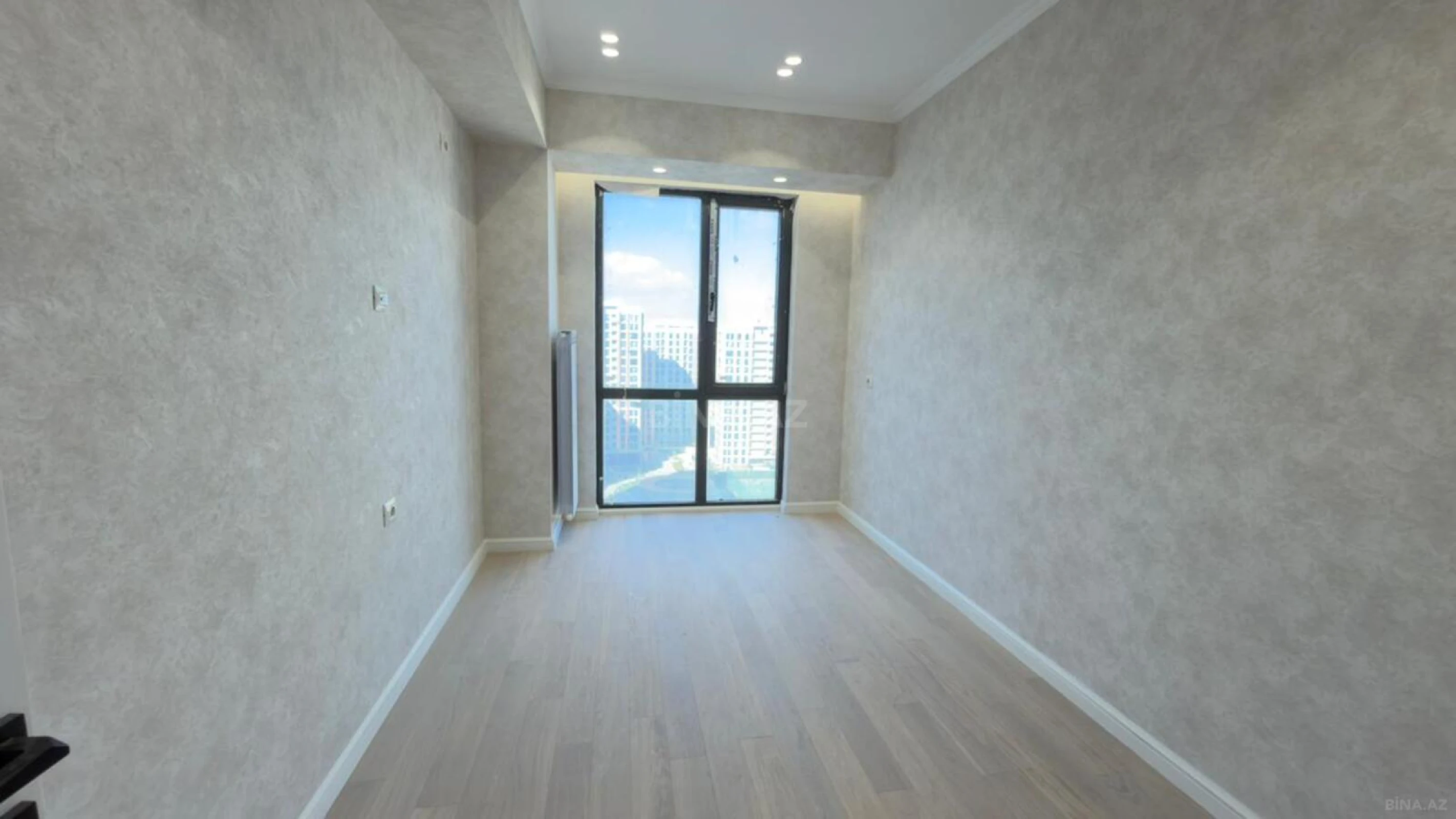 Satılır 4 otaqlı mənzil 104 m²