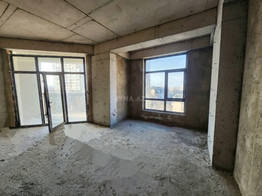 Satılır 4 otaqlı mənzil 196 m²