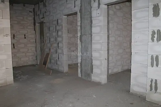 Satılır 4 otaqlı mənzil 196 m²