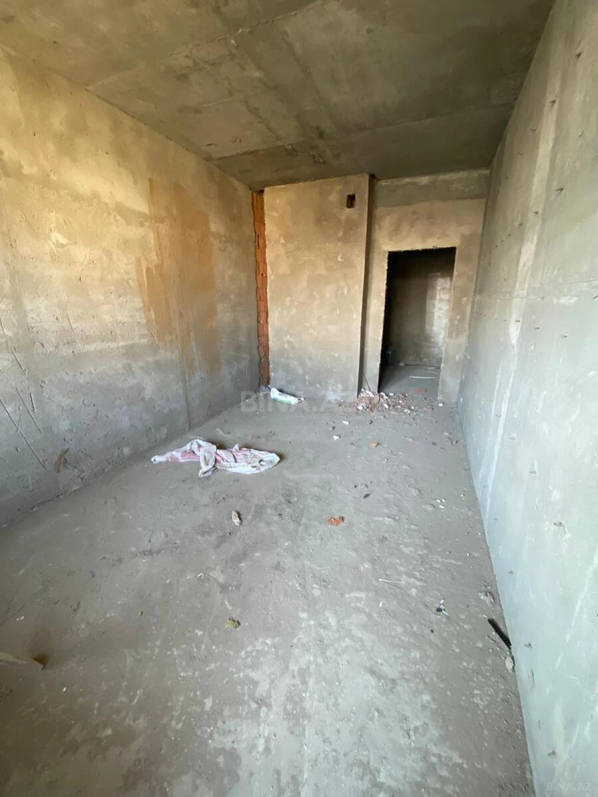 Satılır 2 otaqlı mənzil 97 m²