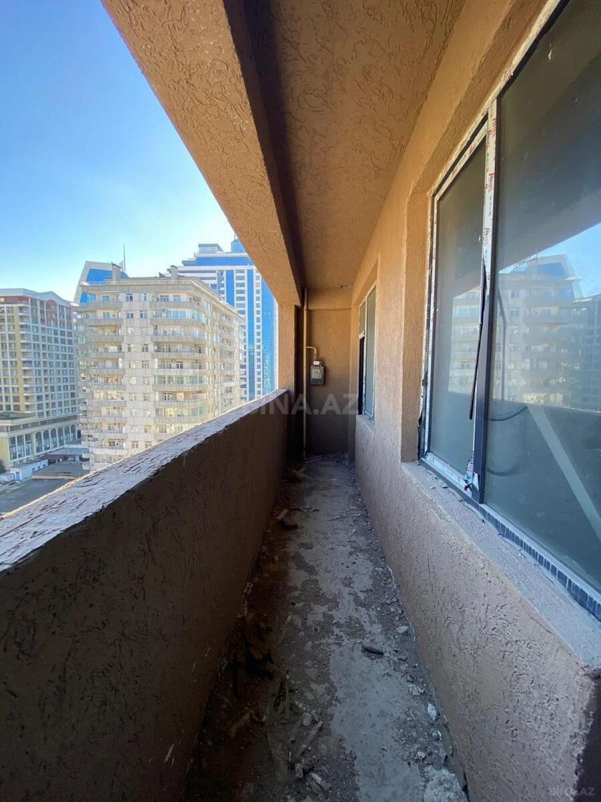 Satılır 2 otaqlı mənzil 97 m²