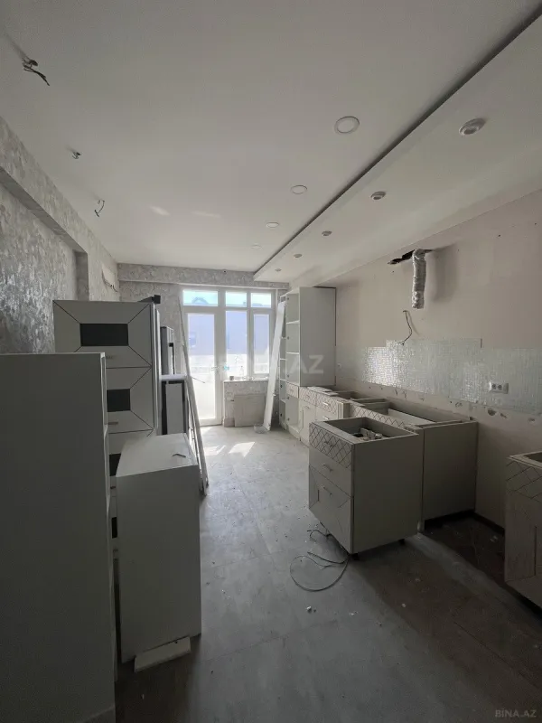 Satılır 4 otaqlı mənzil 254 m²