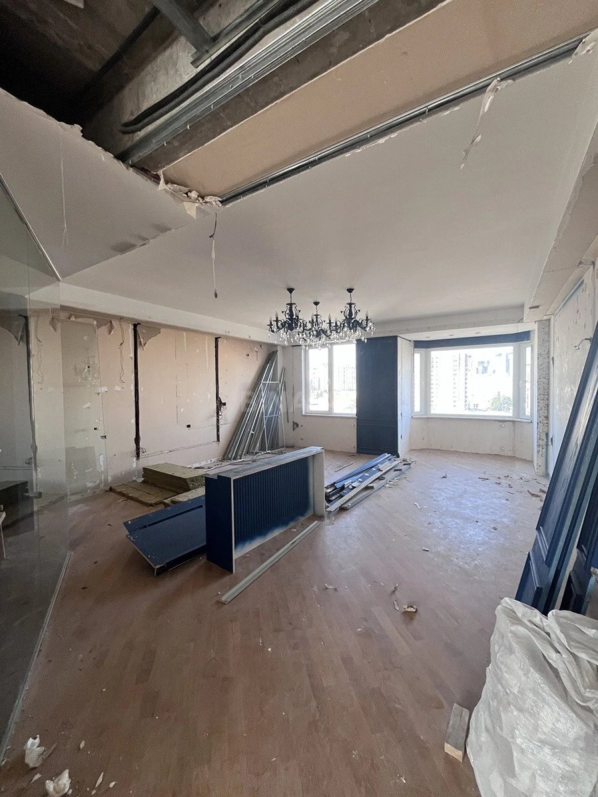 Satılır 4 otaqlı mənzil 254 m²