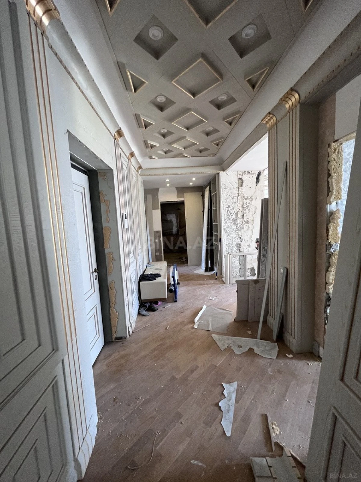 Satılır 4 otaqlı mənzil 254 m²