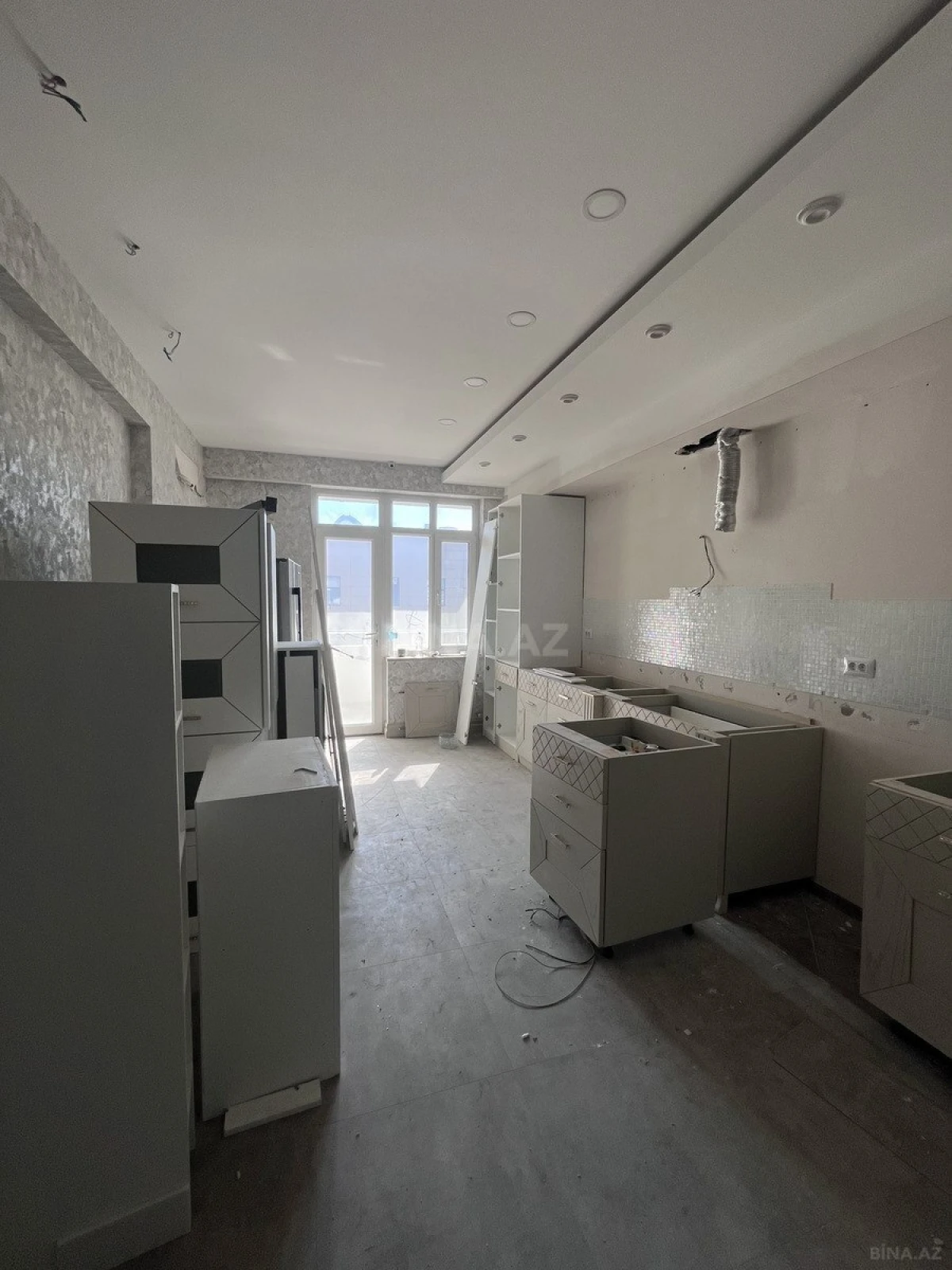 Satılır 4 otaqlı mənzil 254 m²