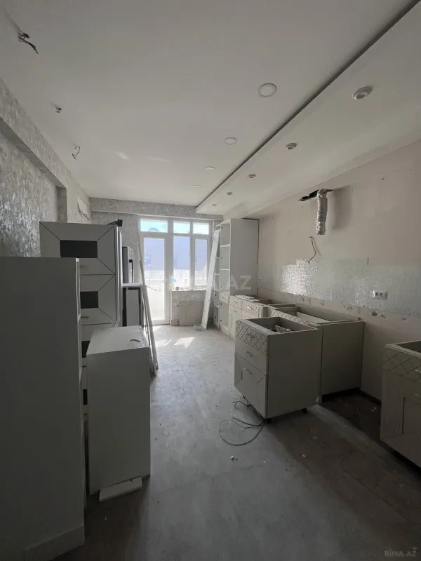 Satılır 4 otaqlı mənzil 254 m²