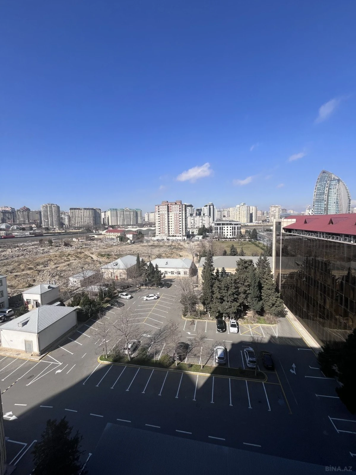 Satılır 4 otaqlı mənzil 254 m²