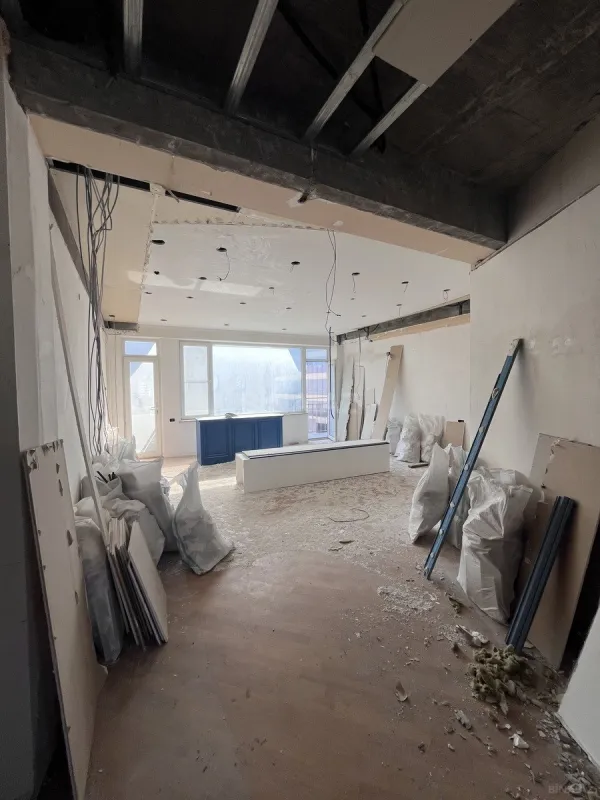 Satılır 4 otaqlı mənzil 254 m²