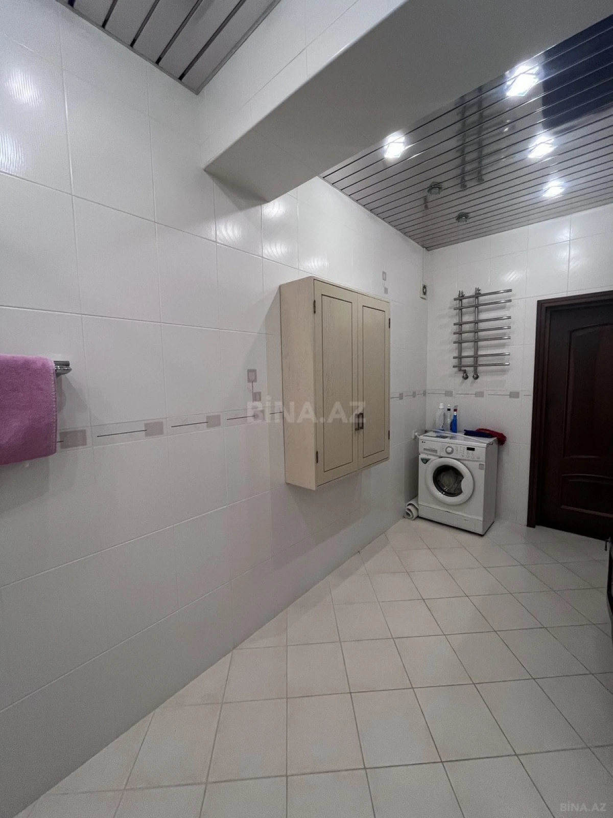 Satılır 4 otaqlı mənzil 254 m²