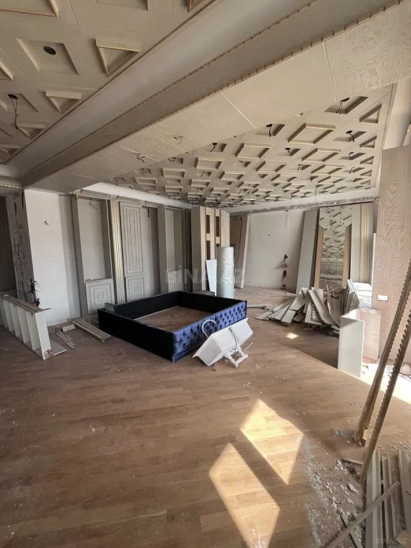 Satılır 4 otaqlı mənzil 254 m²