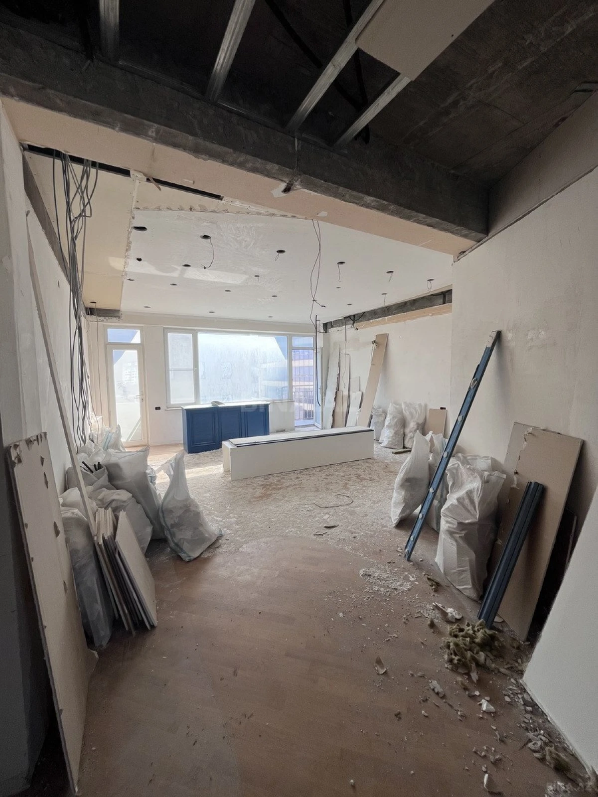 Satılır 4 otaqlı mənzil 254 m²