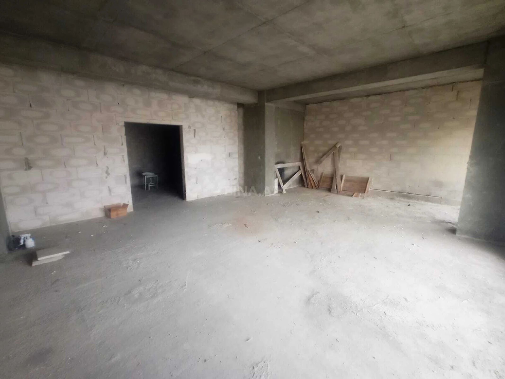 Satılır 4 otaqlı mənzil 181 m²