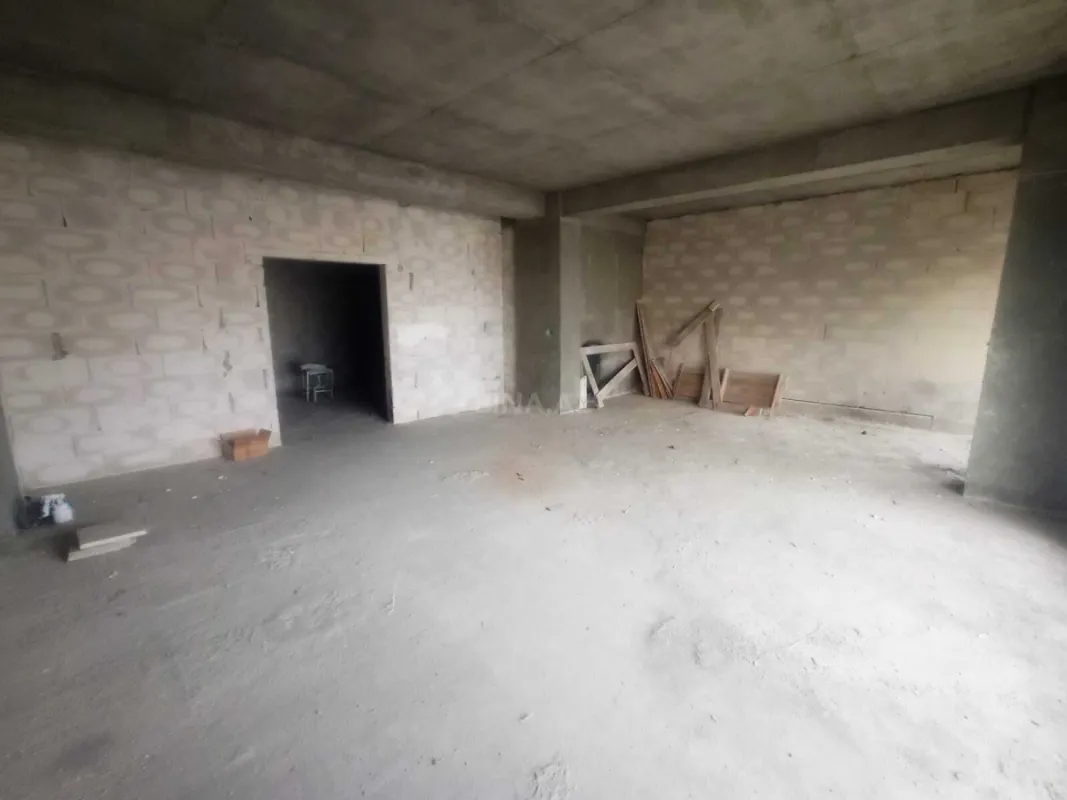 Satılır 4 otaqlı mənzil 181 m²