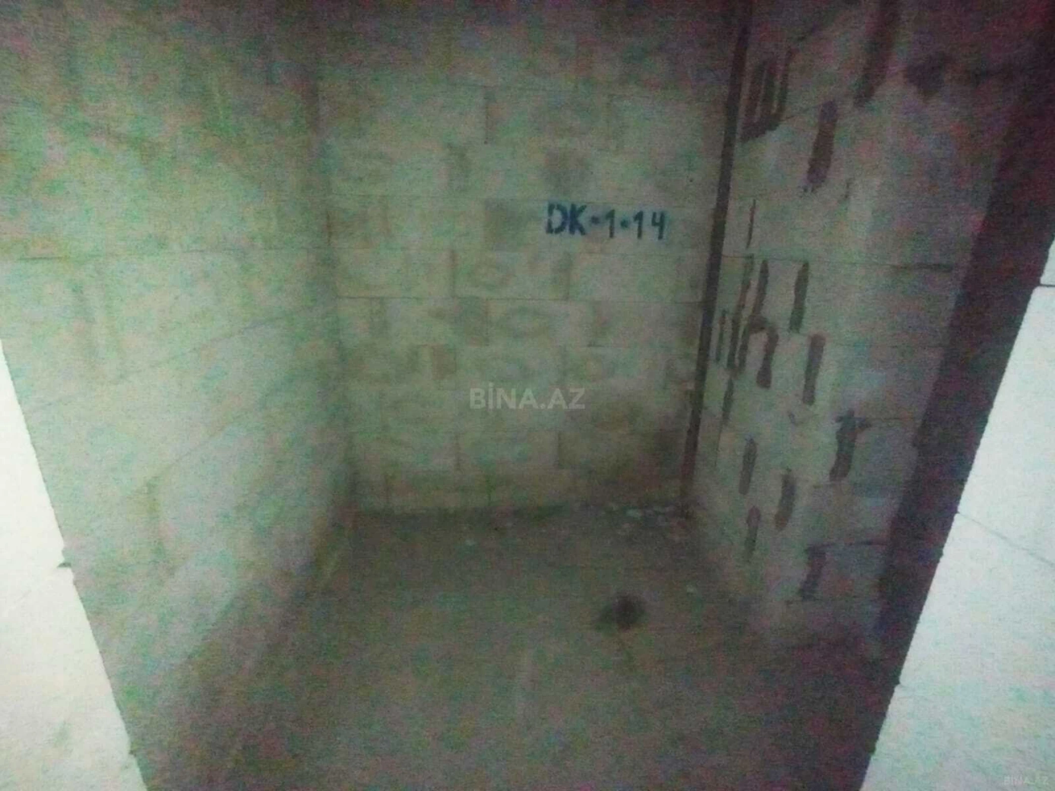 Satılır 4 otaqlı mənzil 181 m²