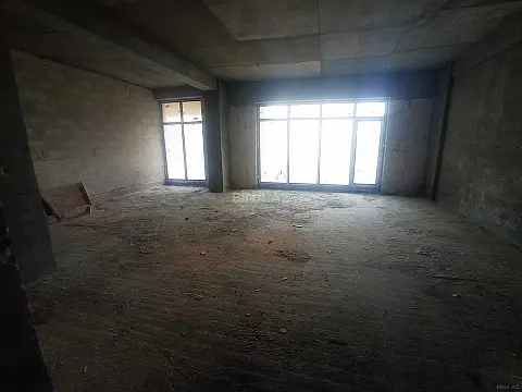 Satılır 4 otaqlı mənzil 181 m²