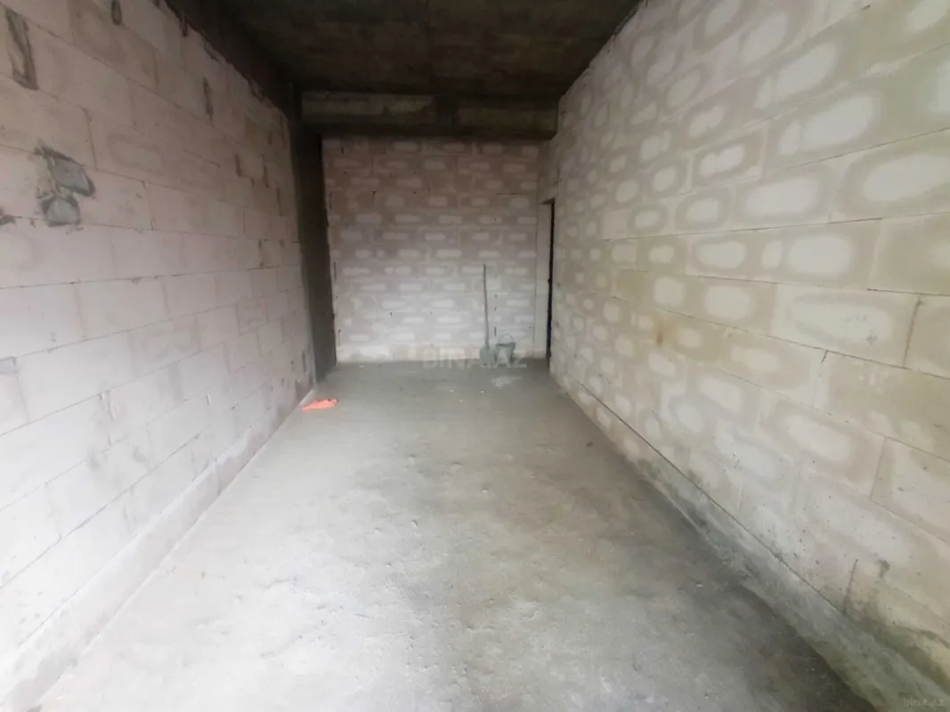 Satılır 4 otaqlı mənzil 181 m²