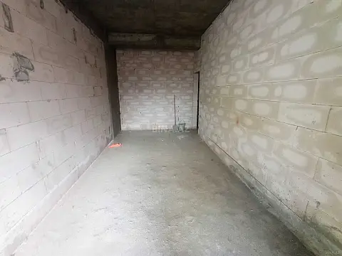 Satılır 4 otaqlı mənzil 181 m²