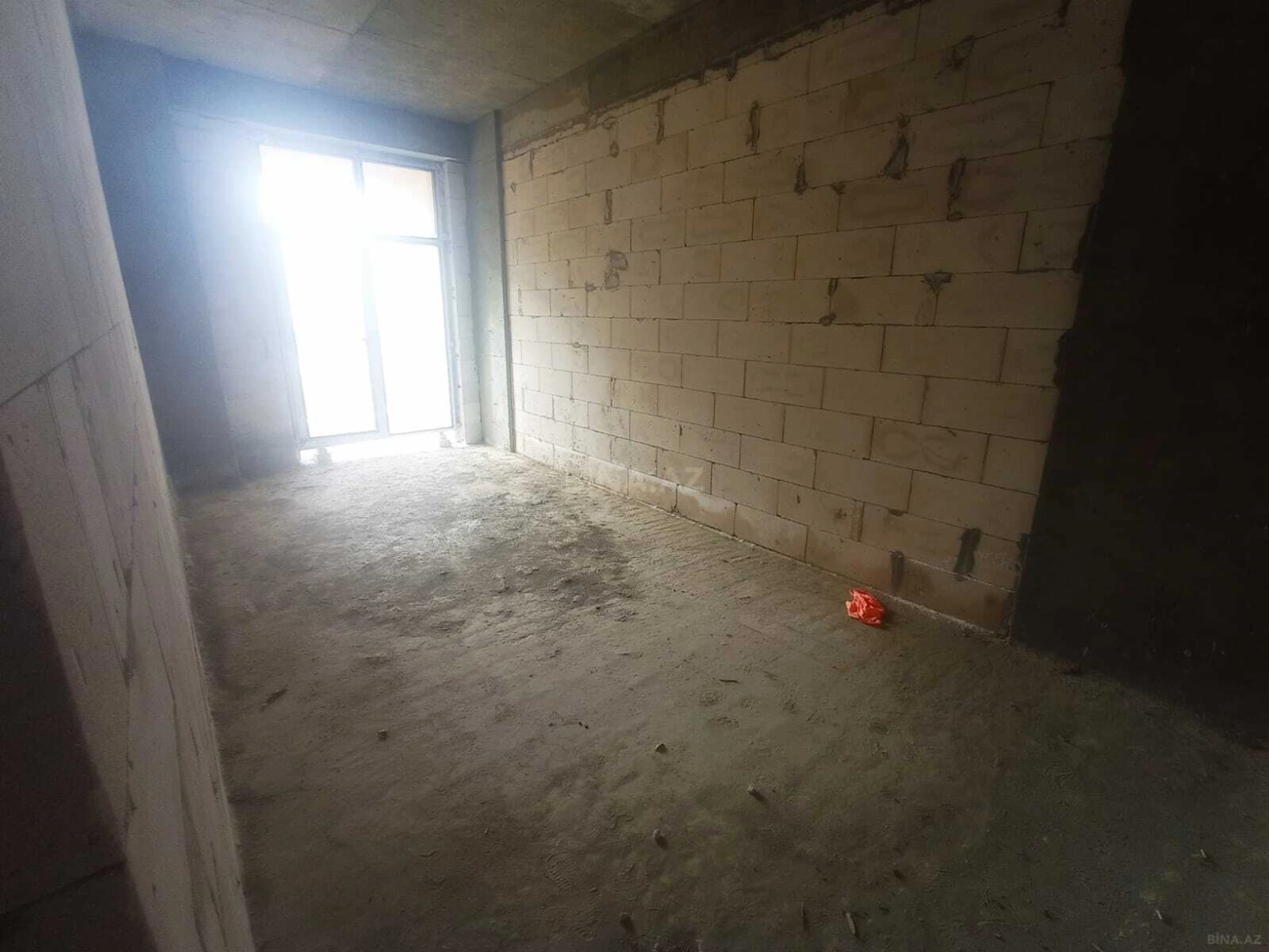 Satılır 4 otaqlı mənzil 181 m²